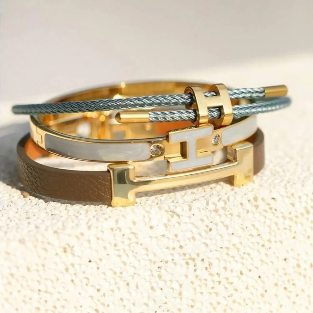 Blue enamel bangle Q753
